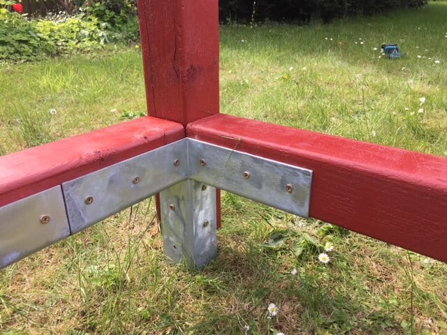 Montierter Winkelverbinder
