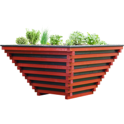 Umgekehrter Pyramiden-Blumenkasten aus roten Holzlatten mit schwarzen Zwischenräumen, oben mit verschiedenen grünen Kräutern und Pflanzen bepflanzt