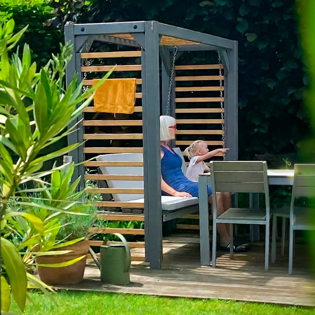 Pergola-Schaukel mit Liegefunktion 220 x 80 x 198 cm, Fichte lasiert Pergola-Schaukel mit Liegefunktion 220 x 80 x 198 cm, Fichte lasiert
