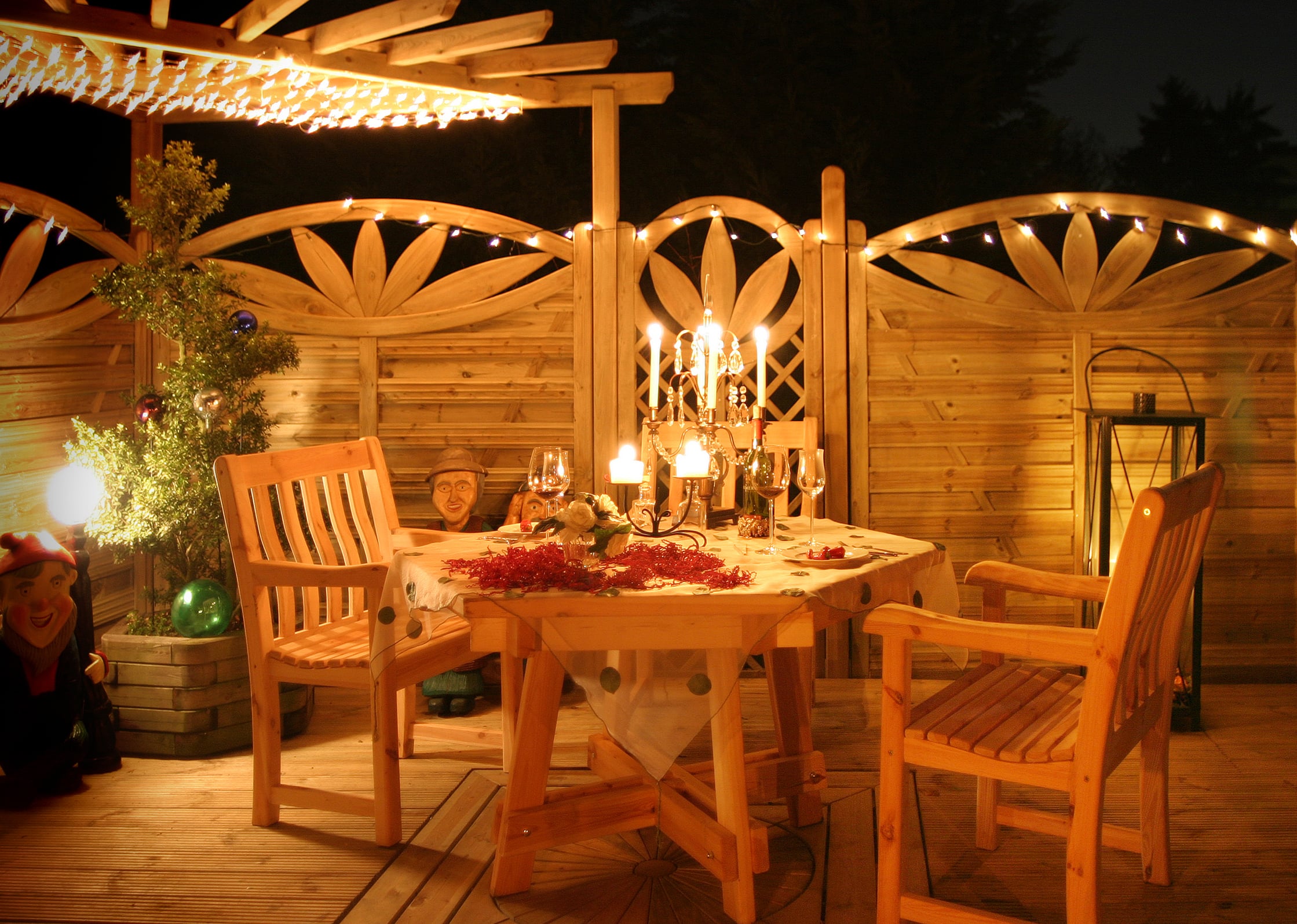 Eckpergola - Gestaltungsidee mit Verona Zaunelementen Eckpergola - Gestaltungsidee mit Verona Zaunelementen