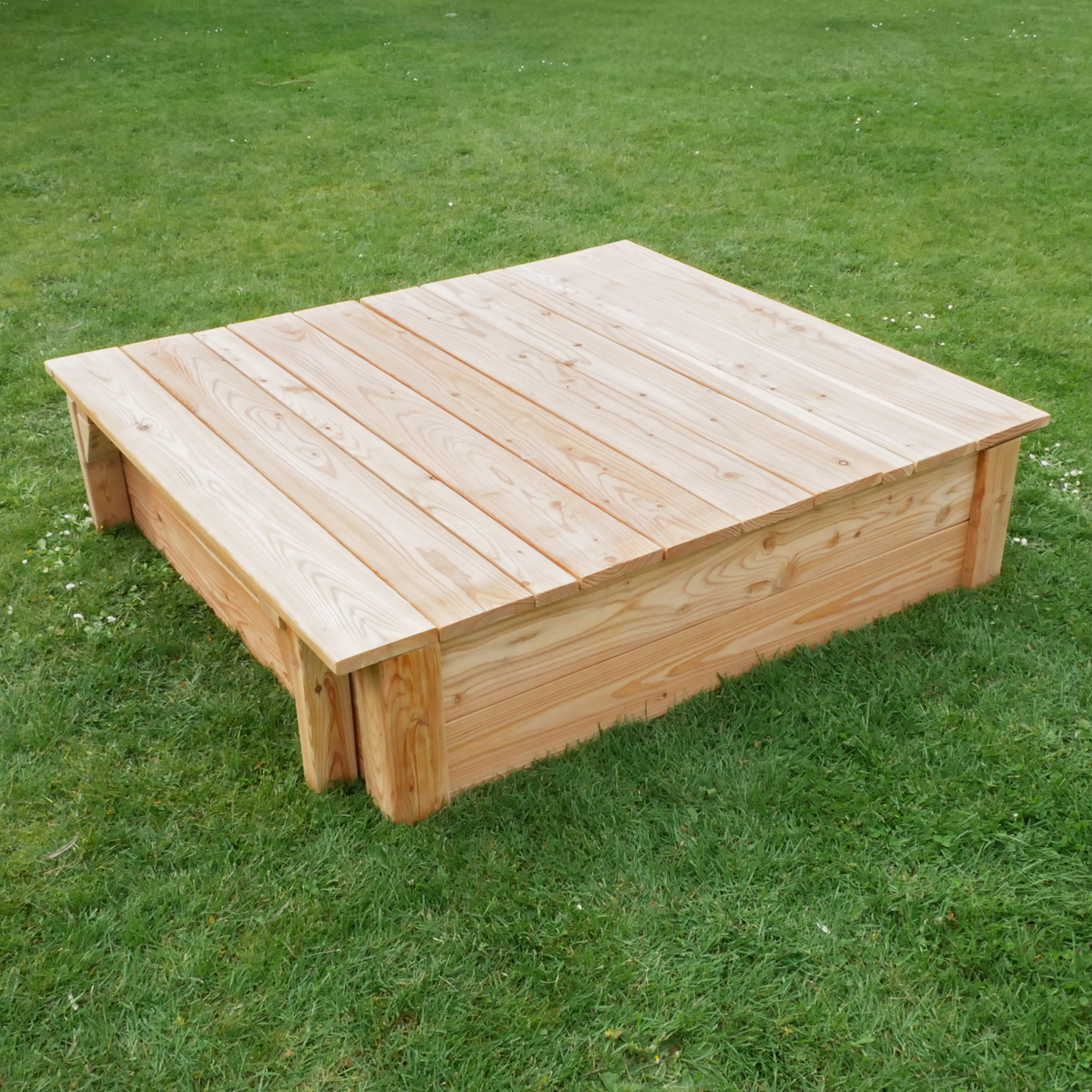 Sandkasten Oskar – 125 x 125 x 31 cm geschlossen