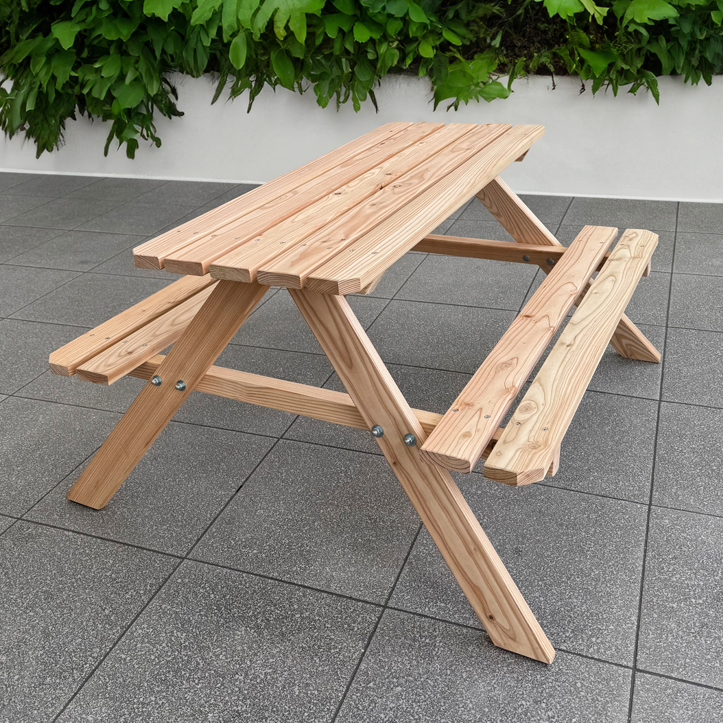 Picknicktisch Lucy aus Lärchenholz