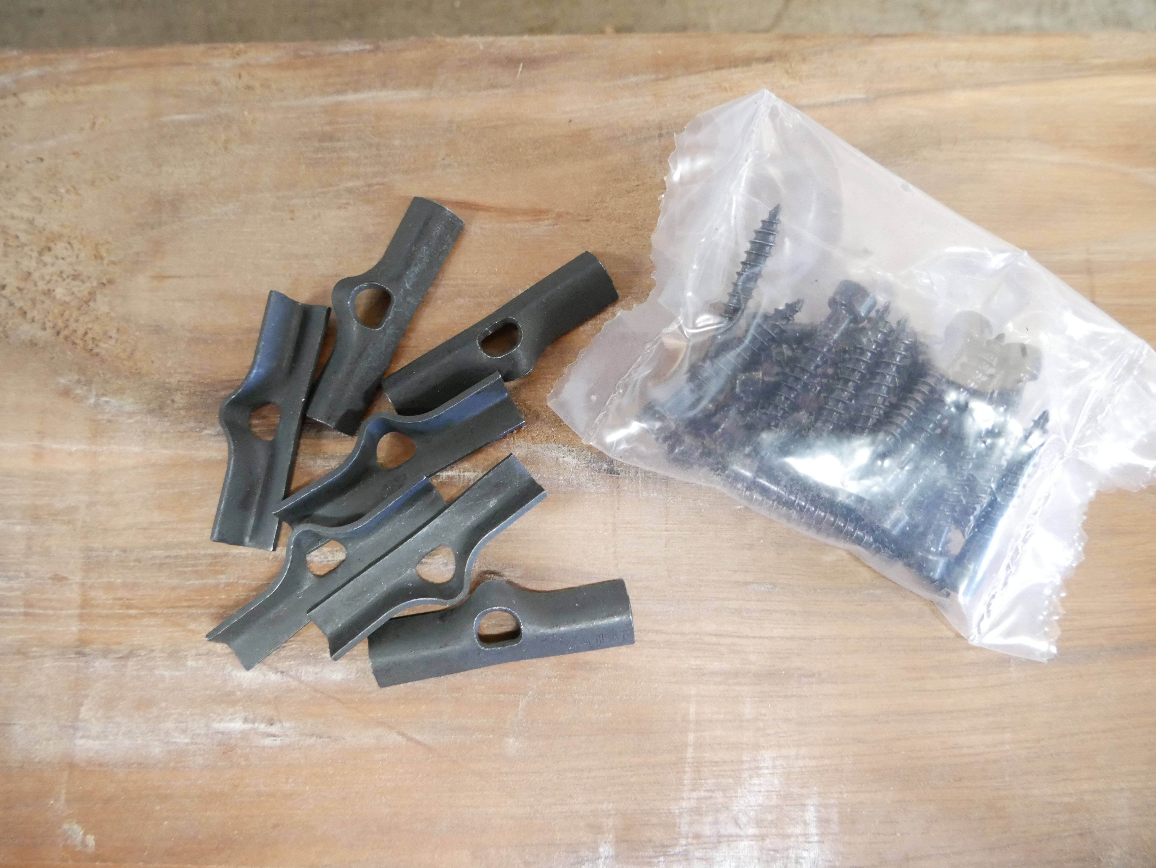 Starterclip und Schrauben Starterclip und Schrauben