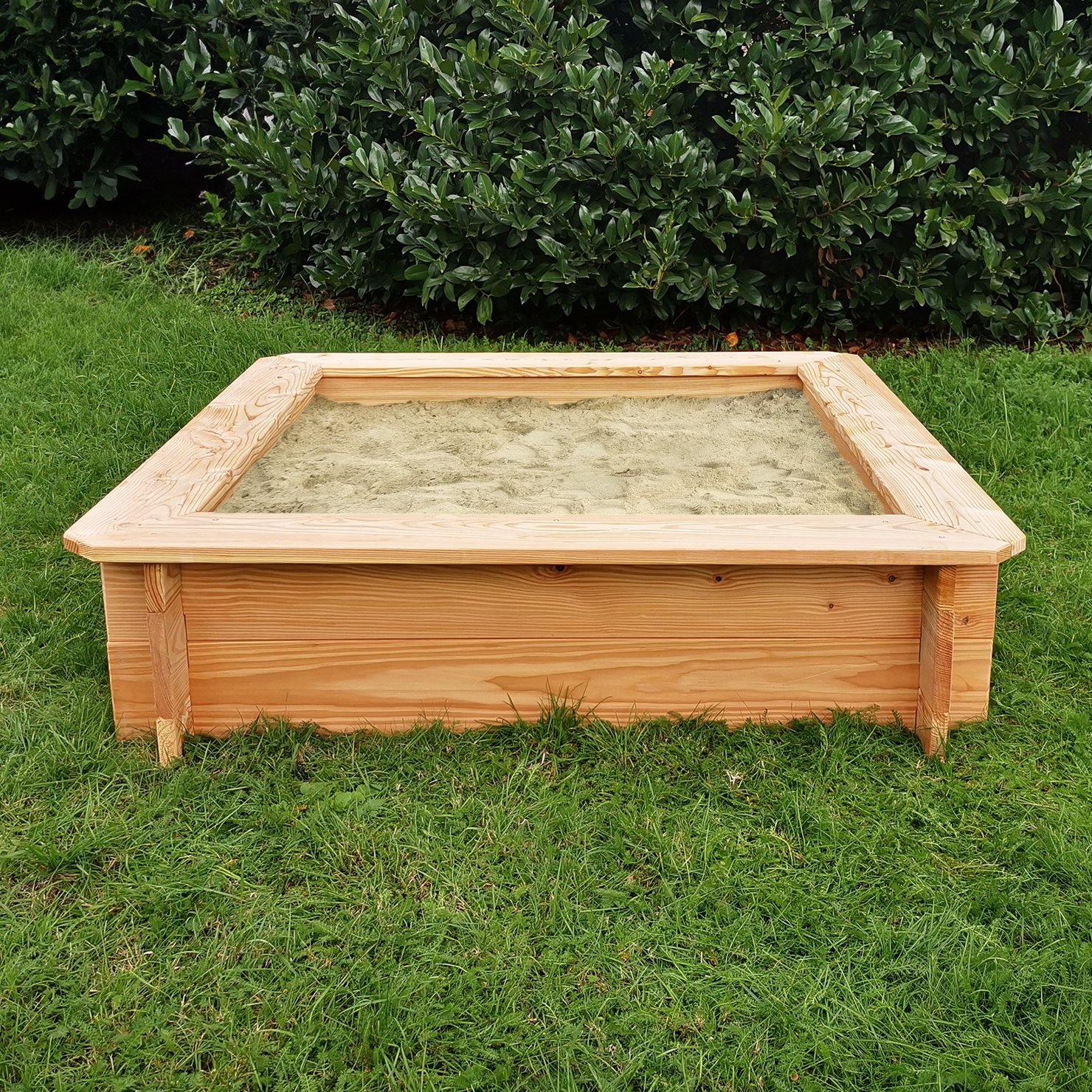 Sandkasten Celine aus massivem Lärchenholz