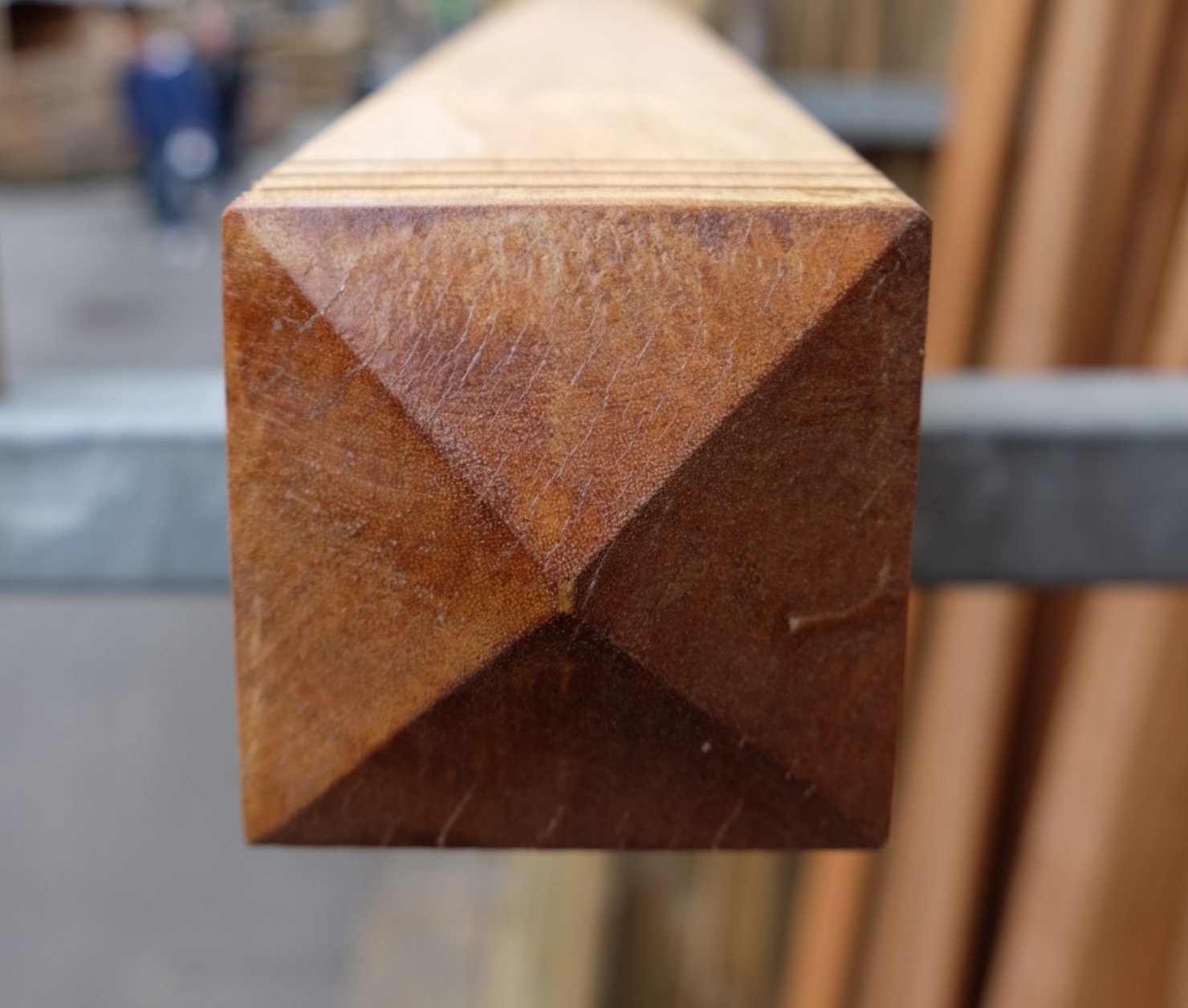 Cumaru Dekorpfosten, Detail
