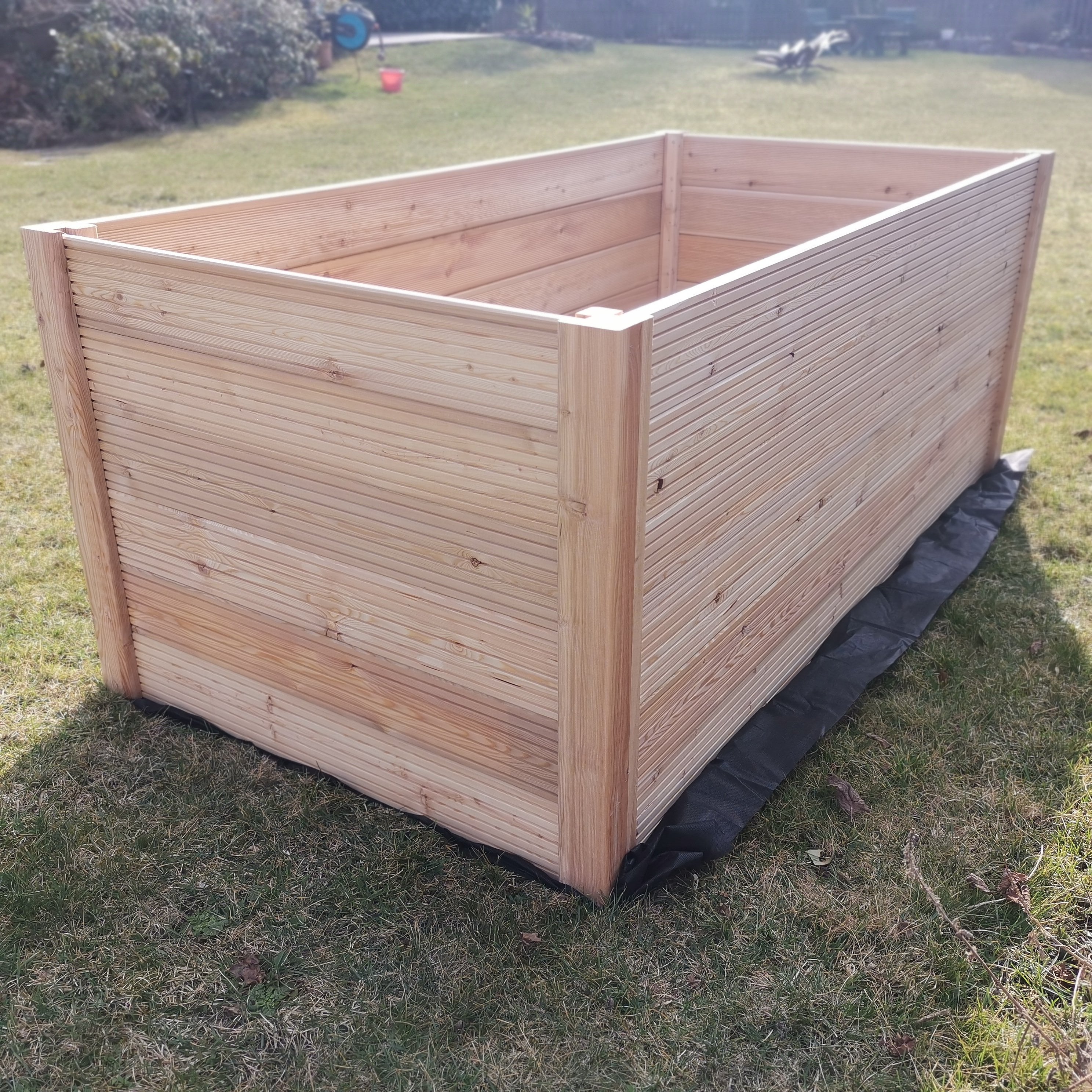 Premiumhochbeet aus Lärchenholz - Schrägdraufansicht Premiumhochbeet aus Lärchenholz - Schrägdraufansicht
