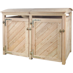 Doppelte Mülltonnenbox aus hellem Holz mit zwei Fronttüren aus diagonal angeordneten Latten, flach gewölbten Deckeln, sichtbaren Metallbändern, Riegeln und Scharnieren, Platz für zwei Mülltonnen