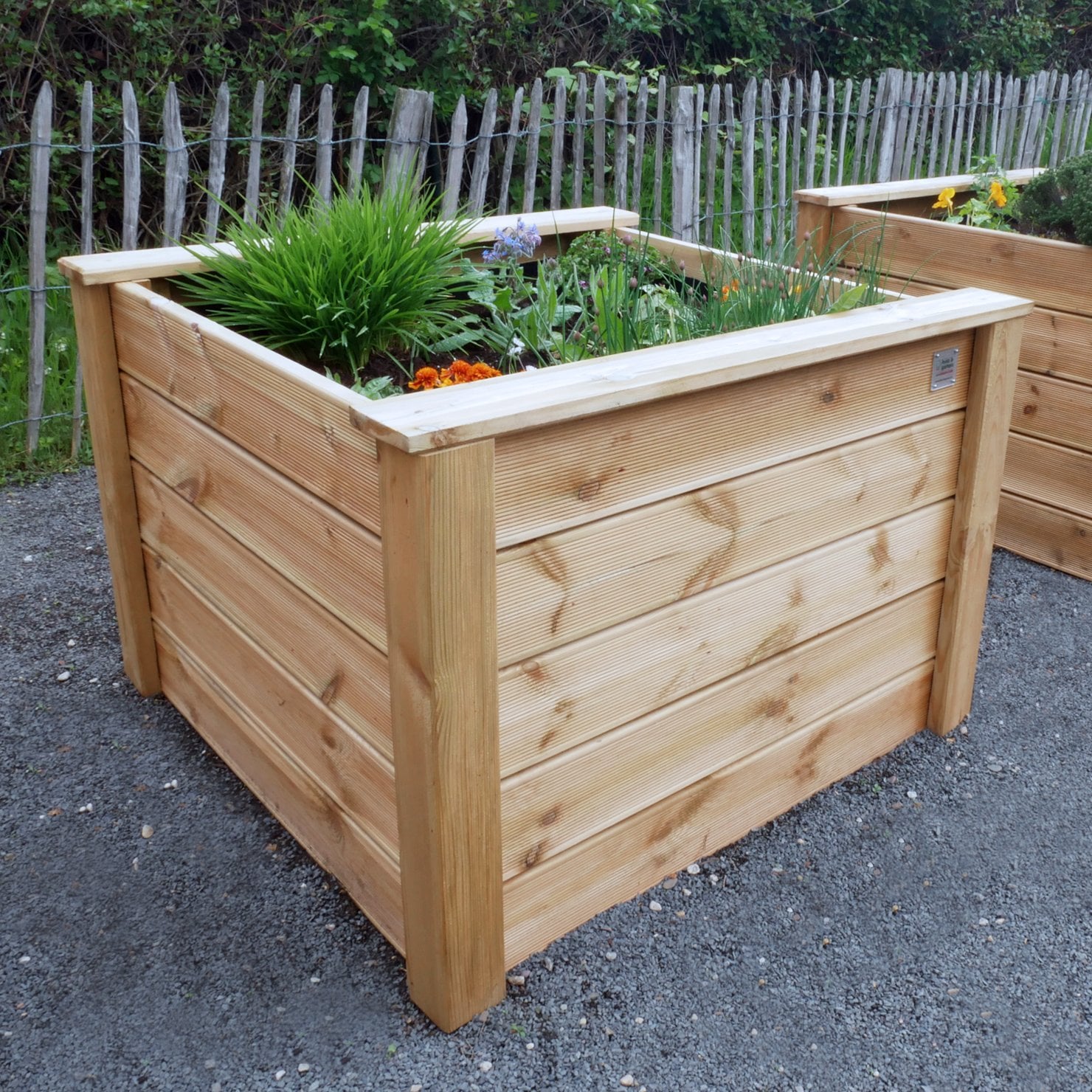 Hochbeet Mica 110 x 110 x 75 cm bereits im Einsatz