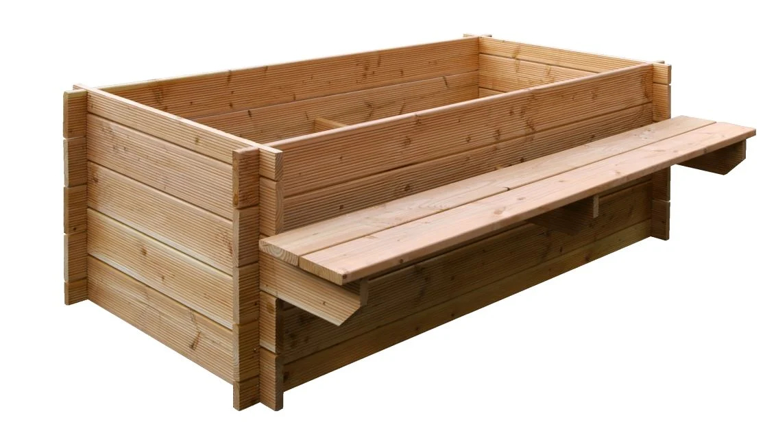 Hochbeet mit Sitzbank 200x130x65 cm, Douglasie Rechteckiges helles Holz-Hochbeet mit horizontalen Brettern und integrierter Sitzbank an einer Seite, naturbelassen, freigestellt vor weißem Hintergrund