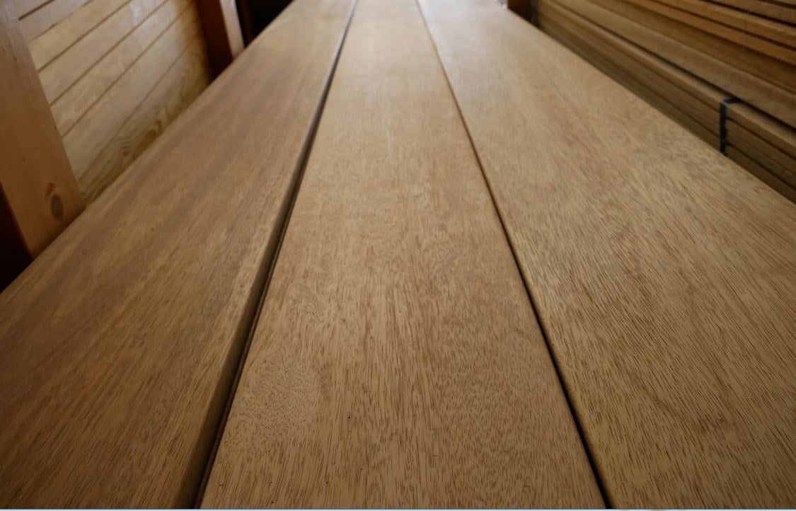 Meranti Konstruktionsholz, 27 x 140 mm Meranti Konstruktionsholz, 27 x 140 mm
