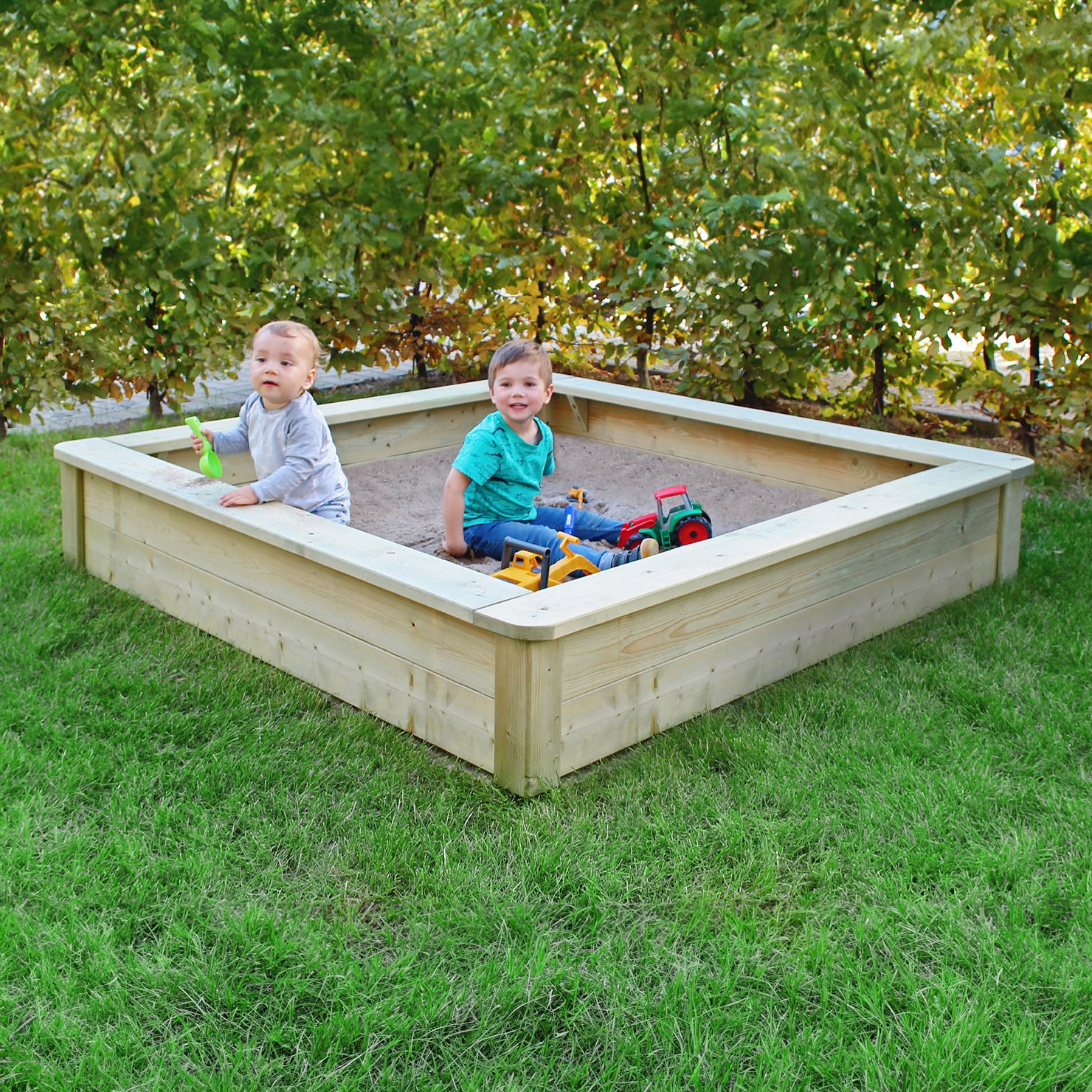  Abb. zeigt Sandkasten Paula – Variante 150 x 150 x 32 cm