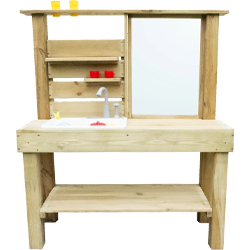 Freistehende Holz-Spielküche für draußen mit Waschbecken und Wasserhahn, Arbeitsfläche, Regal mit rotem Spielgeschirr, großem Spiegelrahmen und unterer Ablagefläche