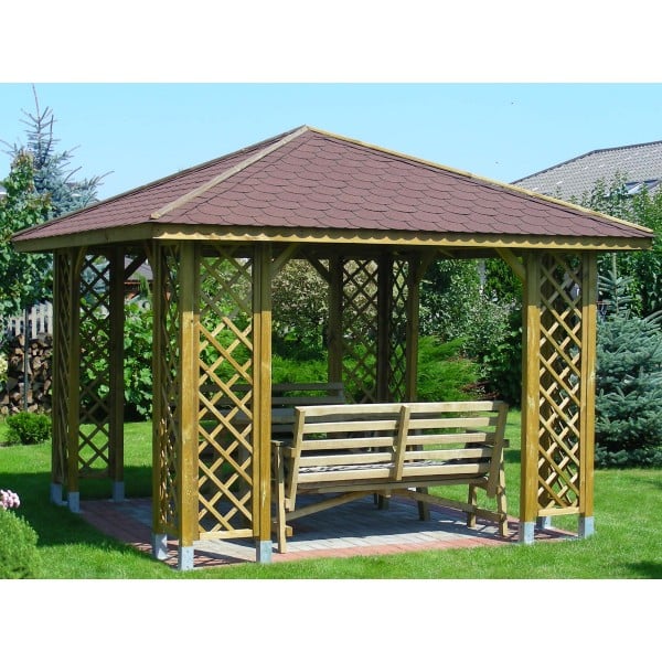 Pavillon Aventine 300 x 300 cm aus kesseldruckimprägnierter Kiefer mit Sitzgruppe im Garten Pavillon Aventine 300 x 300 cm aus kesseldruckimprägnierter Kiefer, mit braunem Satteldach, offenen Wänden mit Rankgittern und integrierter Holzsitzgruppe, steht auf Rasenfläche im Garten