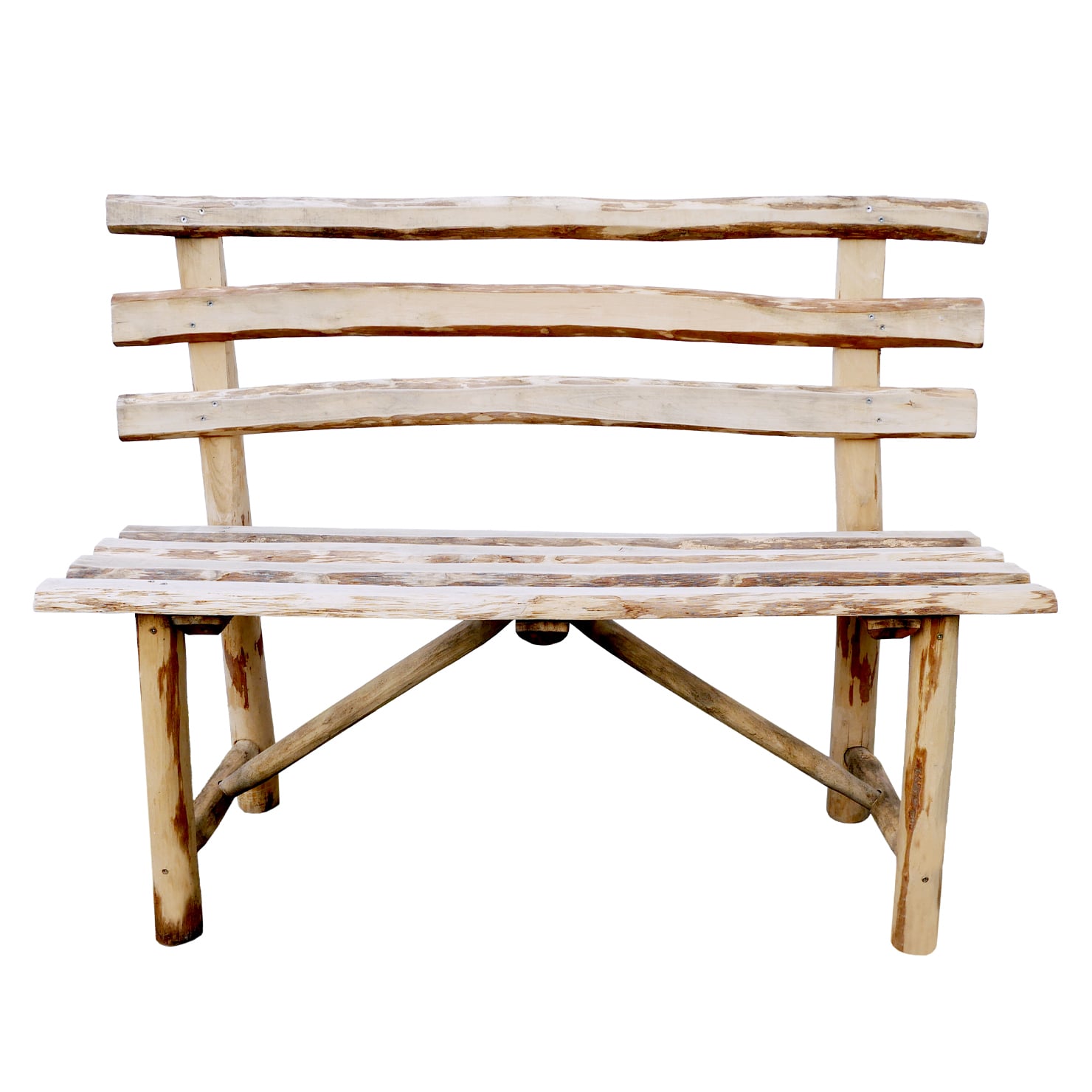 Rustique Bank aus Haselnuss, 118 cm Rustique Bank aus Haselnuss, 118 cm, naturbelassene rustikale Holzbank mit drei unregelmäßigen Rückenlatten, schmalen Sitzlatten, sichtbaren Aststellen und diagonalen Verstrebungen, heller honigfarbener Ton, freigestellt auf weißem Hintergrund