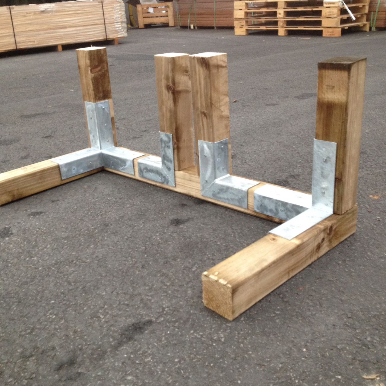 Bild zeigt v.links Eckverbinder, Winkelverbinder, Winkelverbinder und Eckverbinder Bild zeigt v.links Eckverbinder, Winkelverbinder, Winkelverbinder und Eckverbinder