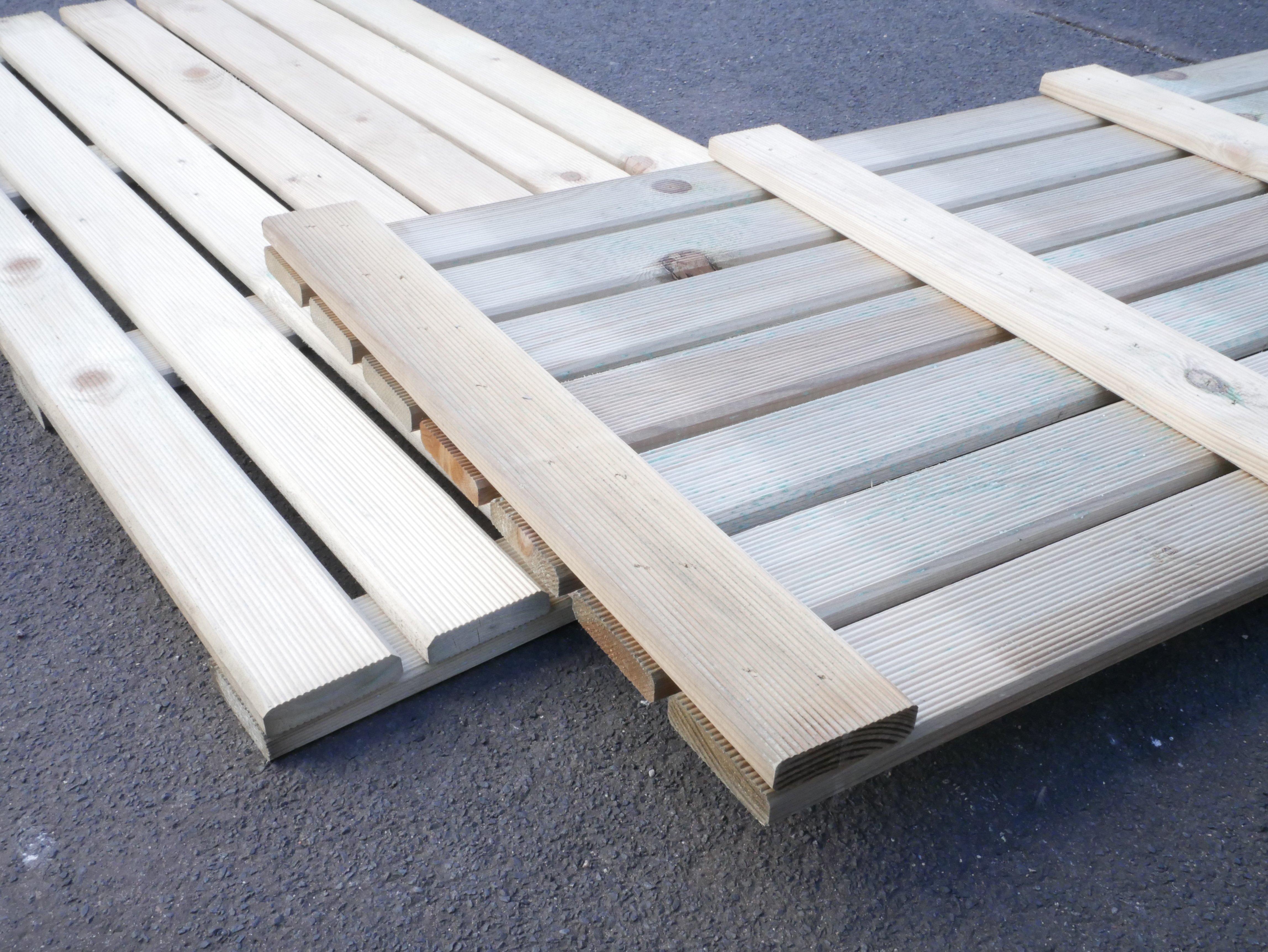 Nahansicht Holzfliese oben und unten